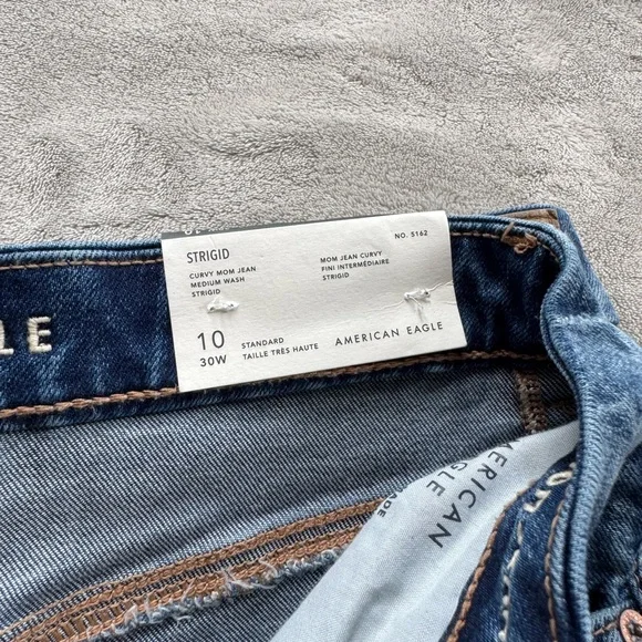 NWT American Eagle Curvy Mom Jeans - Size 10 - Picture 2 of 3